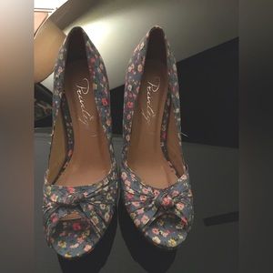 Floral patterned high heel shoes